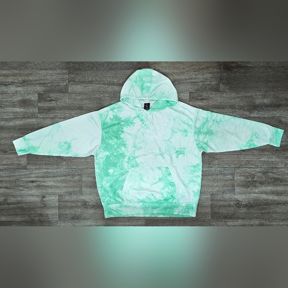 Women's Nike Icon Clash Pullover Training Hoodie Glow Green-Size Large - Picture 2 of 5